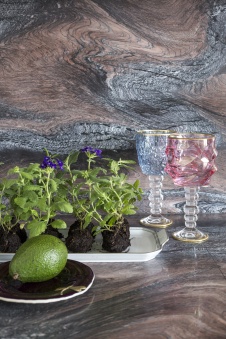 Фото интерьера кухни квартиры в стиле неоклассика