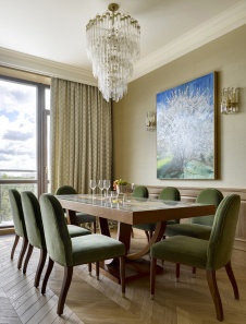Фото интерьера столовой квартиры в стиле неоклассика