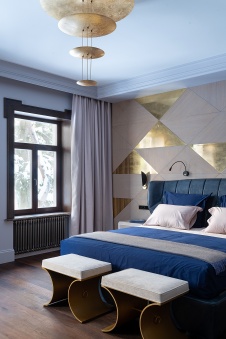 Фото интерьера спальни дома в нормандском стиле