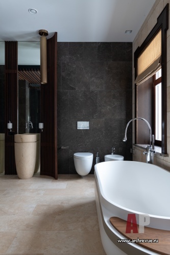 Фото интерьера ванной дома в нормандском стиле