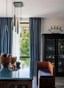 Фото интерьера столовой дома в стиле фьюжн