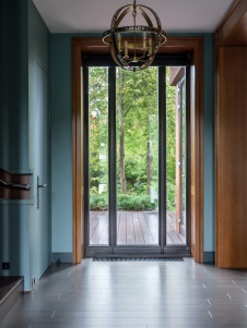 Фото интерьера входной зоны дома в стиле фьюжн