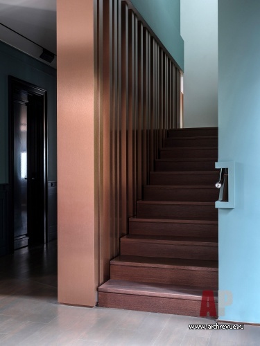 Фото интерьера лестницы дома в стиле фьюжн