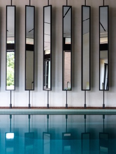 Фото интерьера бассейна дома в стиле фьюжн