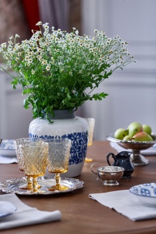 Фото интерьера гостиной дома в стиле неоклассика