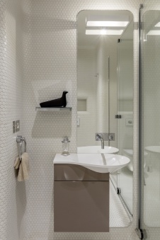 Фото интерьера гостевого санузла квартиры в современном стиле