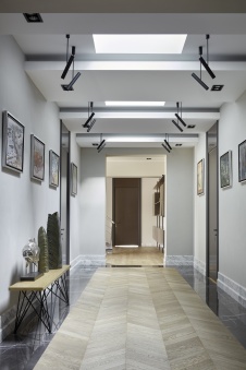 Фото интерьера входной зоны дома в стиле фьюжн