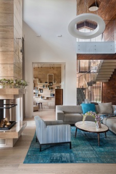 Фото интерьера гостиной дома в стиле эко