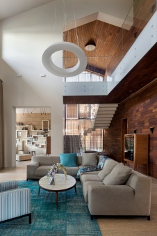 Фото интерьера гостиной дома в стиле эко