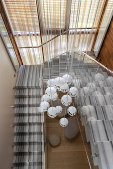 Фото интерьера лестницы дома в стиле эко