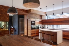 Фото интерьера кухни дома в эко-стиле