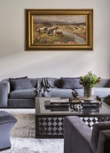 Фото интерьера гостиной дома в стиле неоклассика