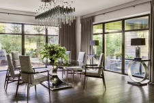 Фото интерьера столовой дома в стиле неоклассика