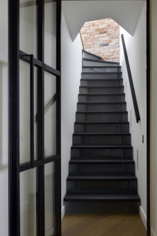 Фото лестницы пентхауса в стиле фьюжн