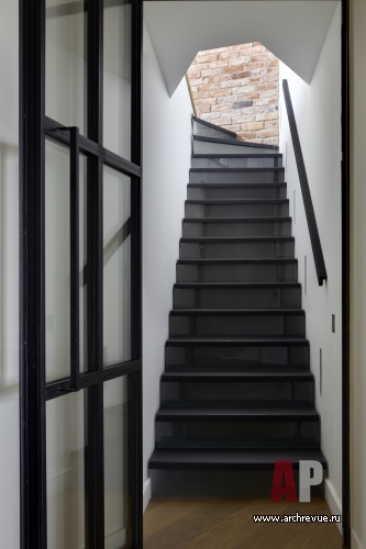Фото лестницы пентхауса в стиле фьюжн