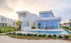 Фото фасада дома в стиле фьюжн