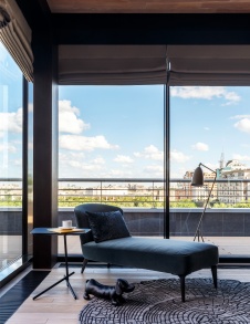 Фото интерьера гостиной пентхауса в стиле лофт