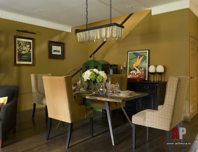 Фото интерьера столовой дома в стиле фьюжн Фото интерьера лестницы дома в стиле фьюжн