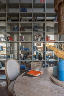 Фото интерьера библиотеки квартиры в стиле лофт