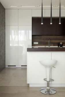 Фото интерьера кухни пентхауса в стиле минимализм