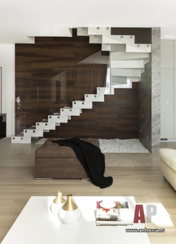 Фото интерьера лестницы пентхауса в стиле минимализм Фото интерьера лестничного холла пентхауса в стиле минимализм