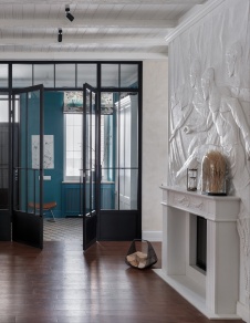 Фото интерьера входной зоны дома в стиле фьюжн