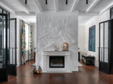 Фото интерьера каминной дома в стиле фьюжн