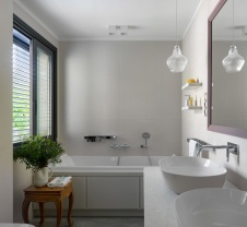Фото интерьера ванной дома в стиле фьюжн