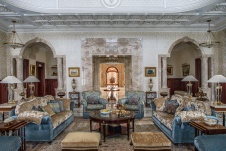 Фото интерьера гостиной дома в дворцовом стиле