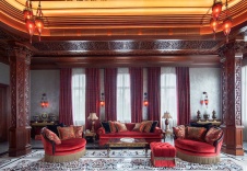 Фото интерьера винотеки дома в дворцовом стиле