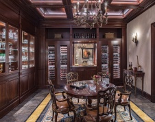 Фото интерьера винотеки дома в дворцовом стиле