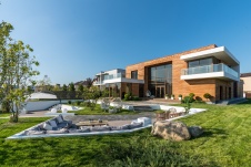 Фото фасада дома в стиле минимализм