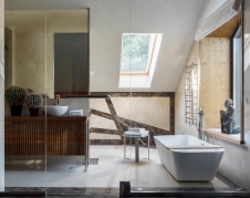 Фото интерьера ванной дома в стиле шале Фото интерьера санузла дома в стиле шале