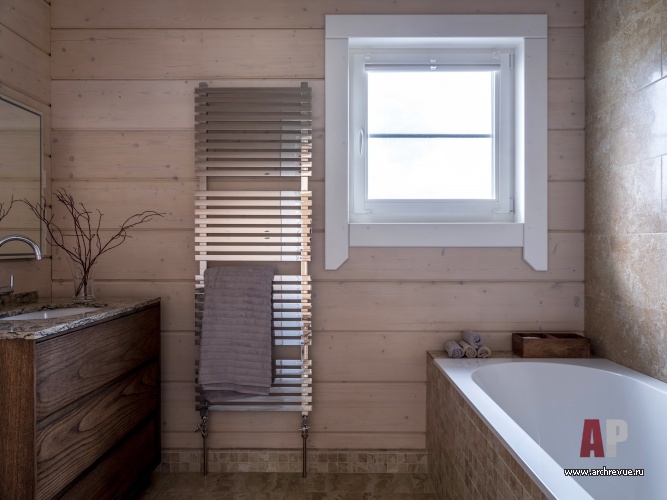 Фото интерьера ванной деревянного дома в стиле шале