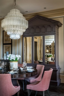 Фото интерьера столовой квартиры в стиле неоклассика