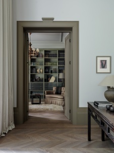 Фото интерьера кабинета дома в стиле неоклассика