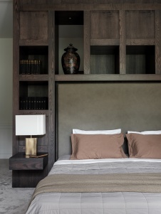 Фото интерьера спальни дома в стиле неоклассика