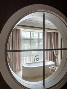 Фото интерьера санузла дома в стиле неоклассика