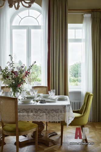 Фото интерьера столовой дома в английском стиле
