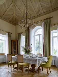 Фото интерьера столовой дома в английском стиле