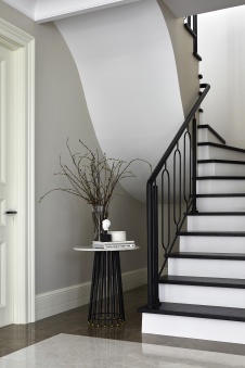 Фото интерьера лестницы квартиры в американском стиле
