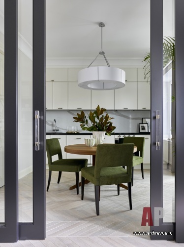 Фото интерьера кухни квартиры в американском стиле Фото интерьера столовой квартиры в американском стиле
