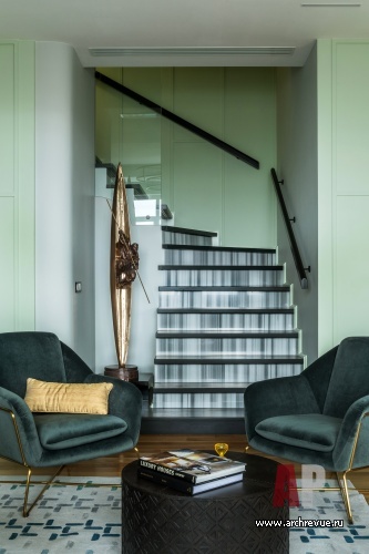 Фото интерьера лестничного холла квартиры в стиле ар-деко