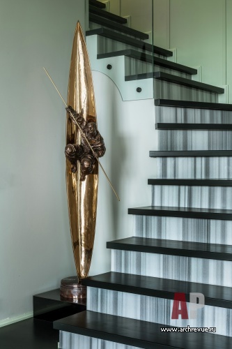 Фото интерьера лестницы квартиры в стиле ар-деко