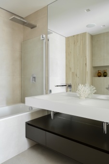 Фото интерьера ванной комнаты квартиры в стиле минимализм