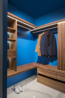 Фото интерьера гардеробной квартиры в стиле минимализм