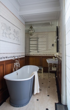 Фото интерьера ванной комнаты дома в английском стиле