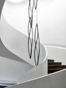 Фото интерьера лестницы в стиле минимализм