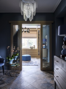 Фото интерьера гардеробной дома в стиле фьюжн