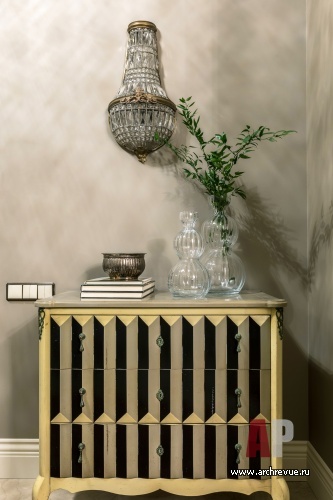 Фото интерьера входной зоны квартиры в классическом стиле